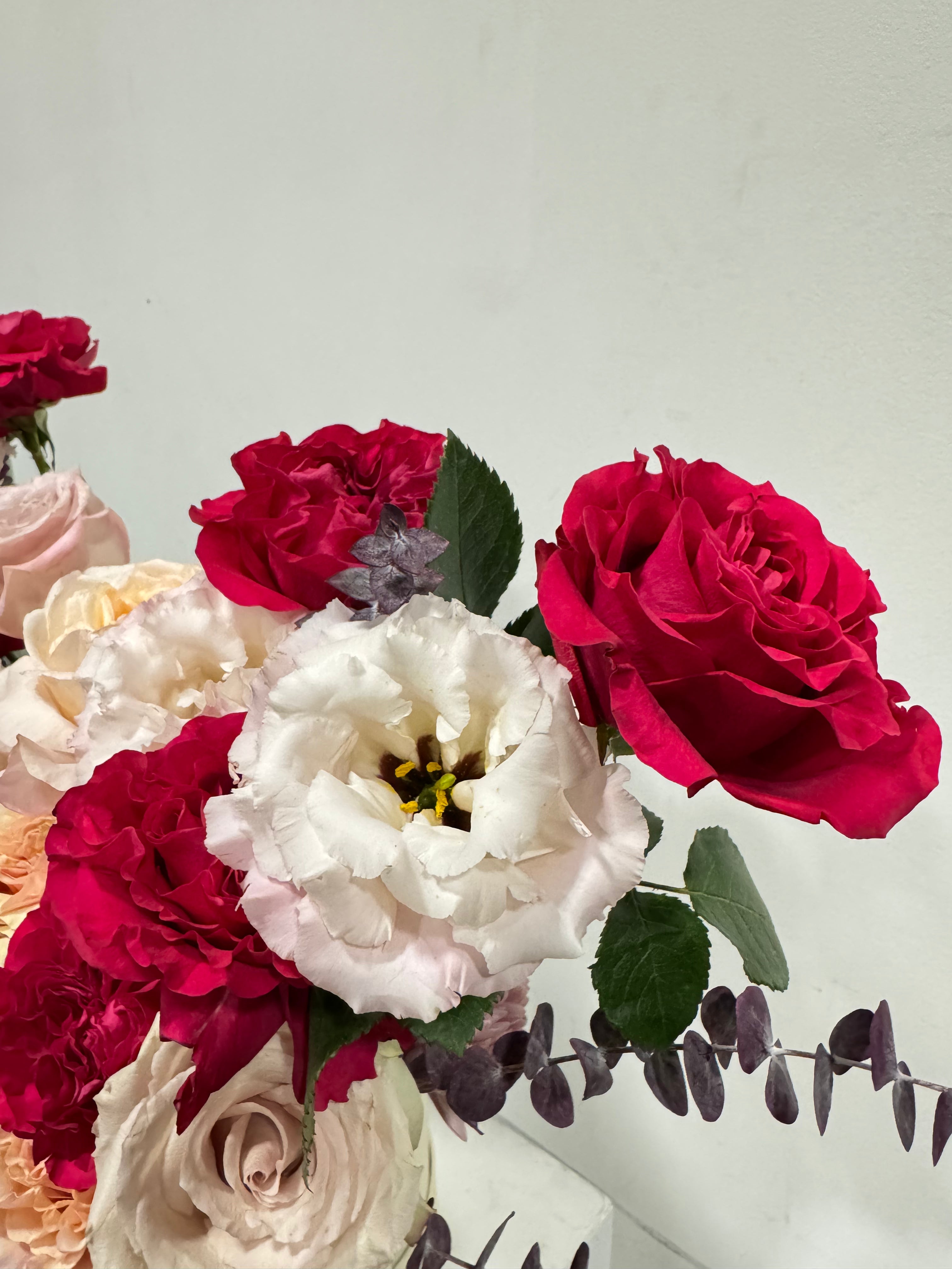 The Kensington Hat Box – Blush, Nude & Crimson Roses