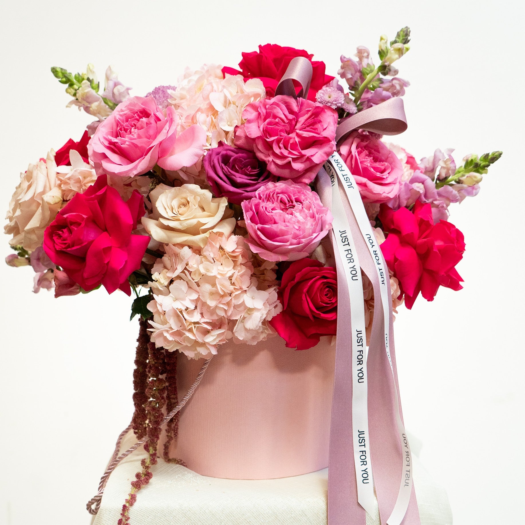 Luxury Rose Hat Box Arrangement – Los Angeles Flower Delivery