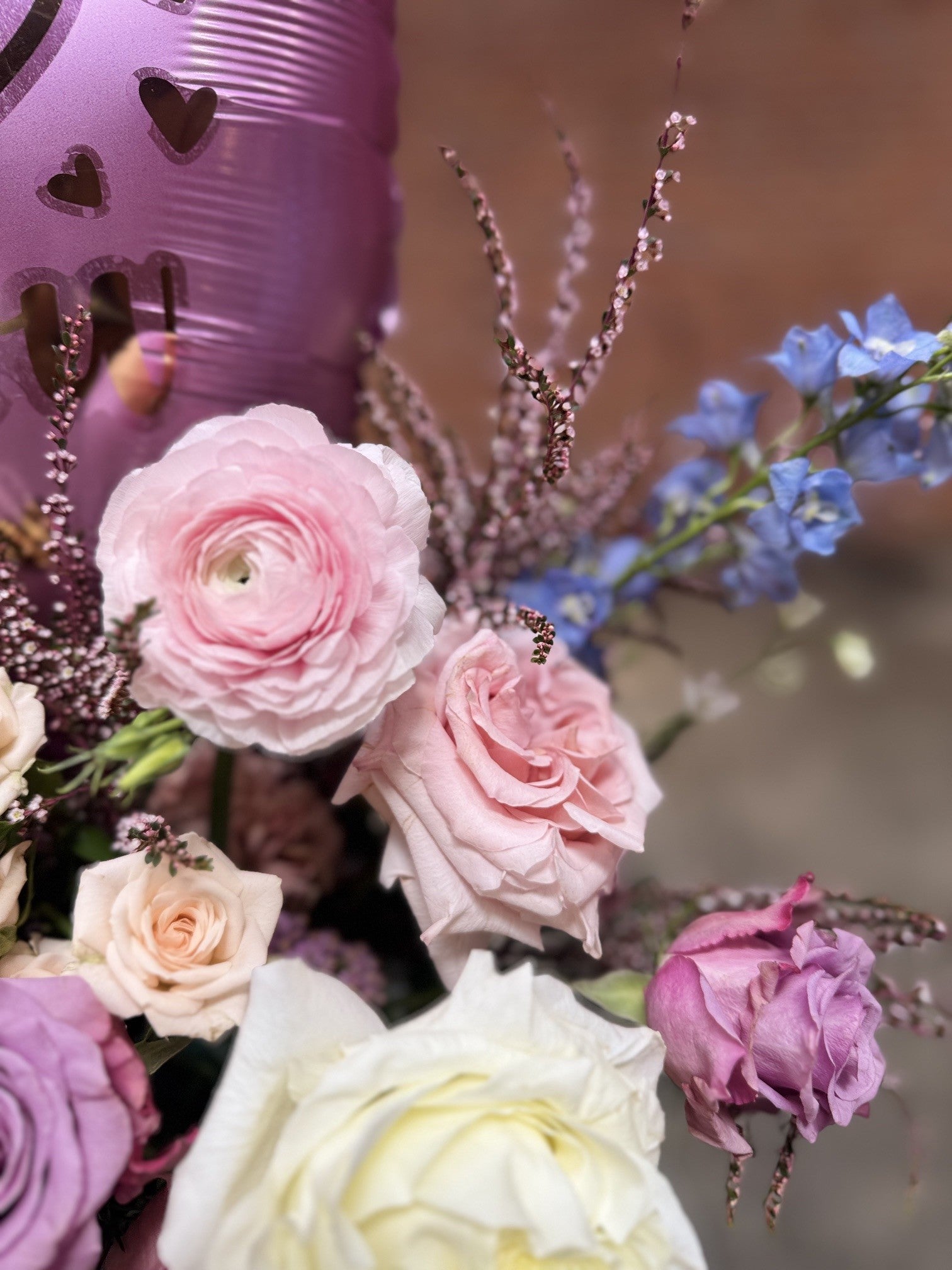 Girlfriend Day Balloon & Rose Hat Box - "Love You" Pastel Arrangement