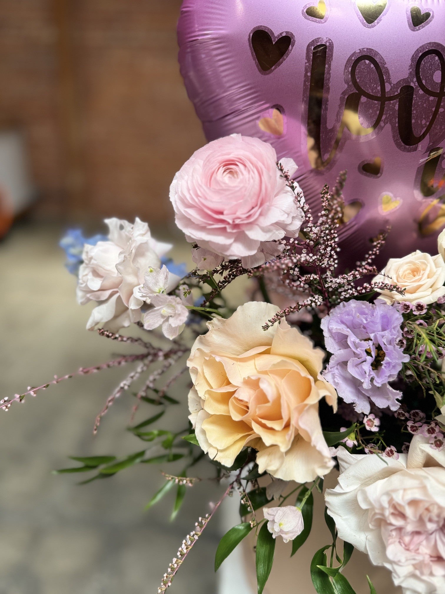 Girlfriend Day Balloon & Rose Hat Box - "Love You" Pastel Arrangement